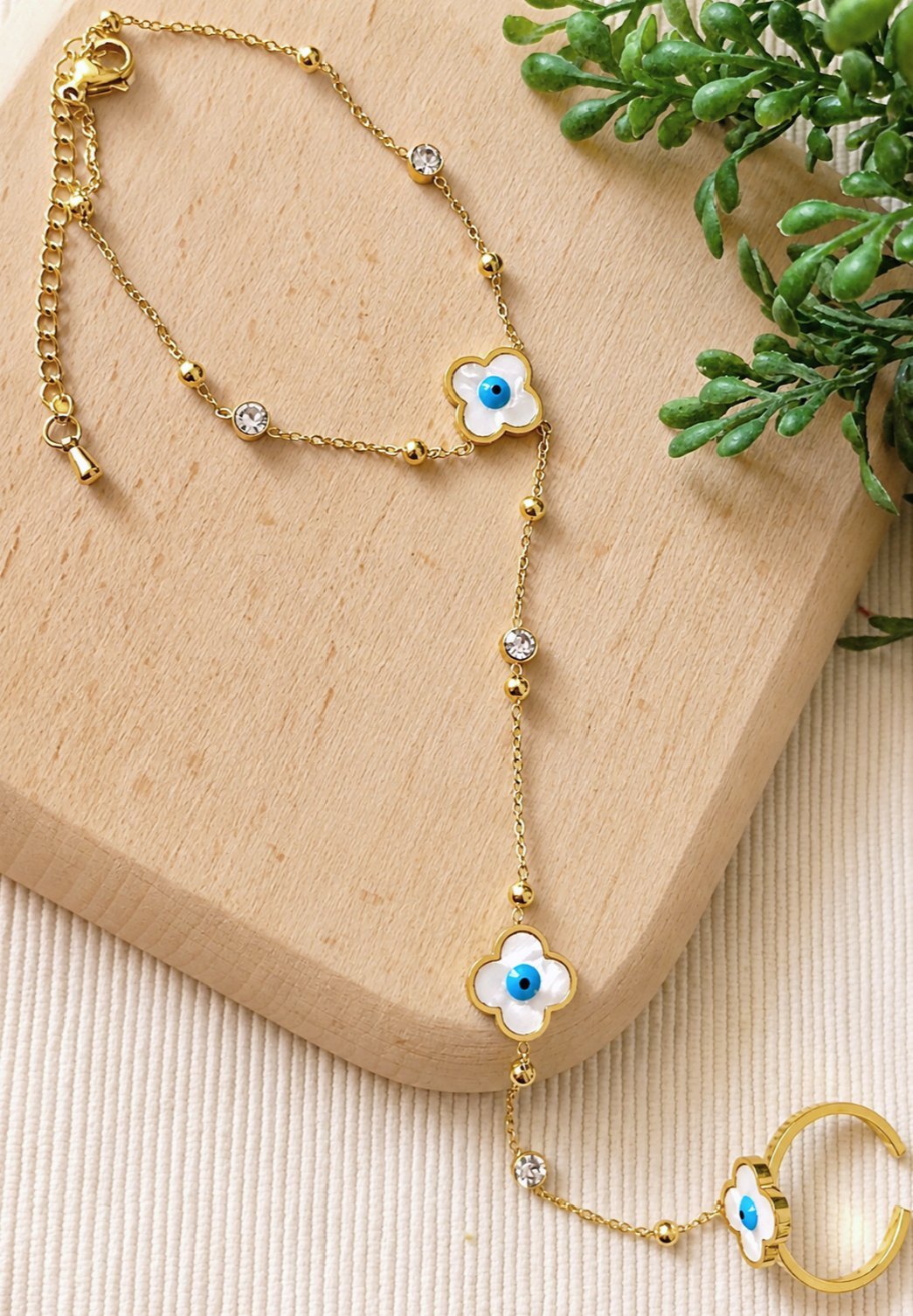 MJ Pearly Clover Hand Chain