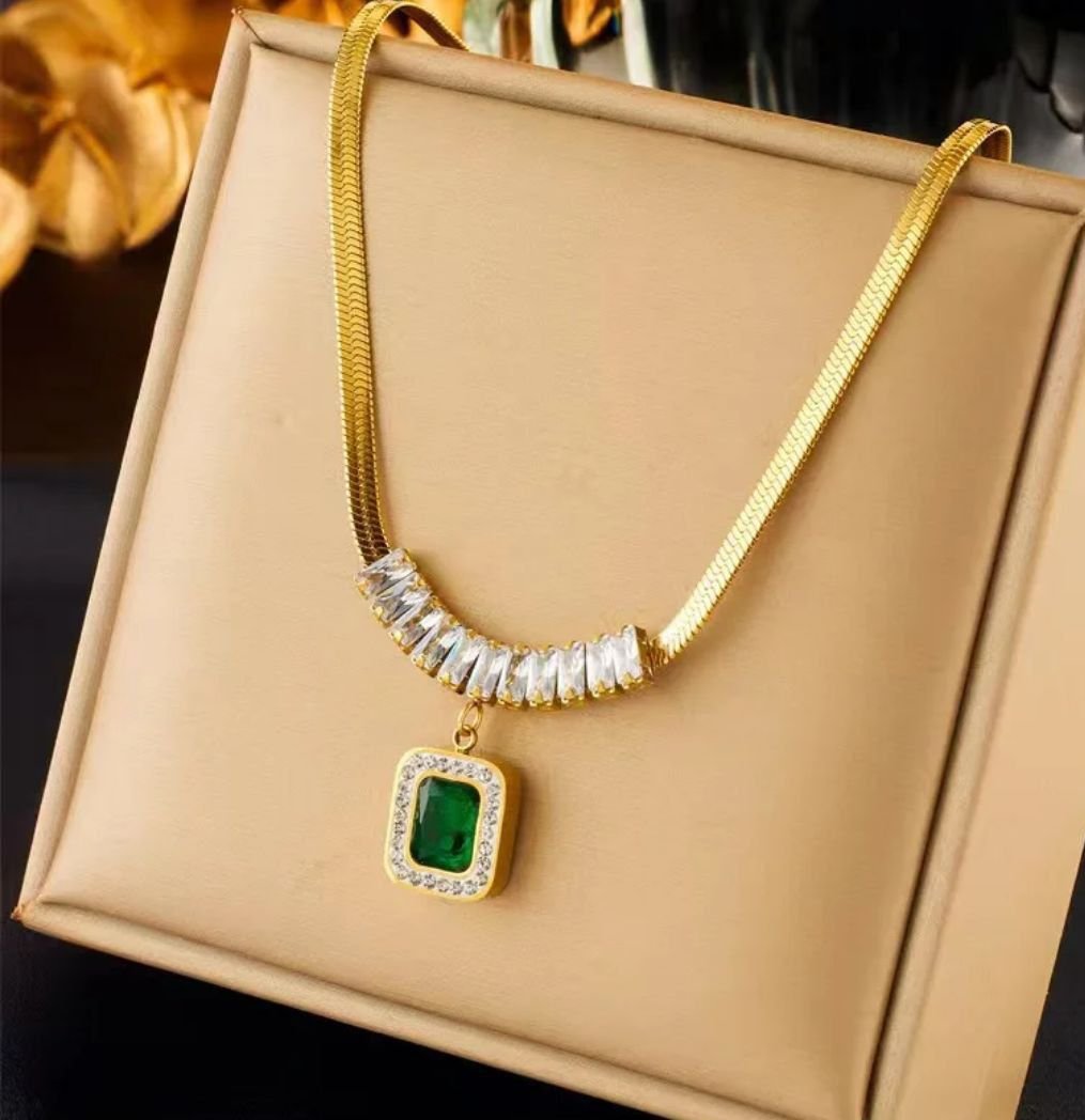 MJ Emerald Glow Necklace - Image 3