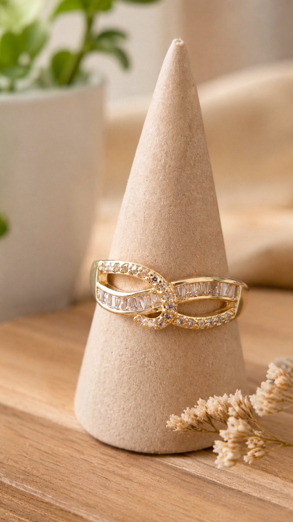 MJ Gold-Plated Ribbon Spark Ring