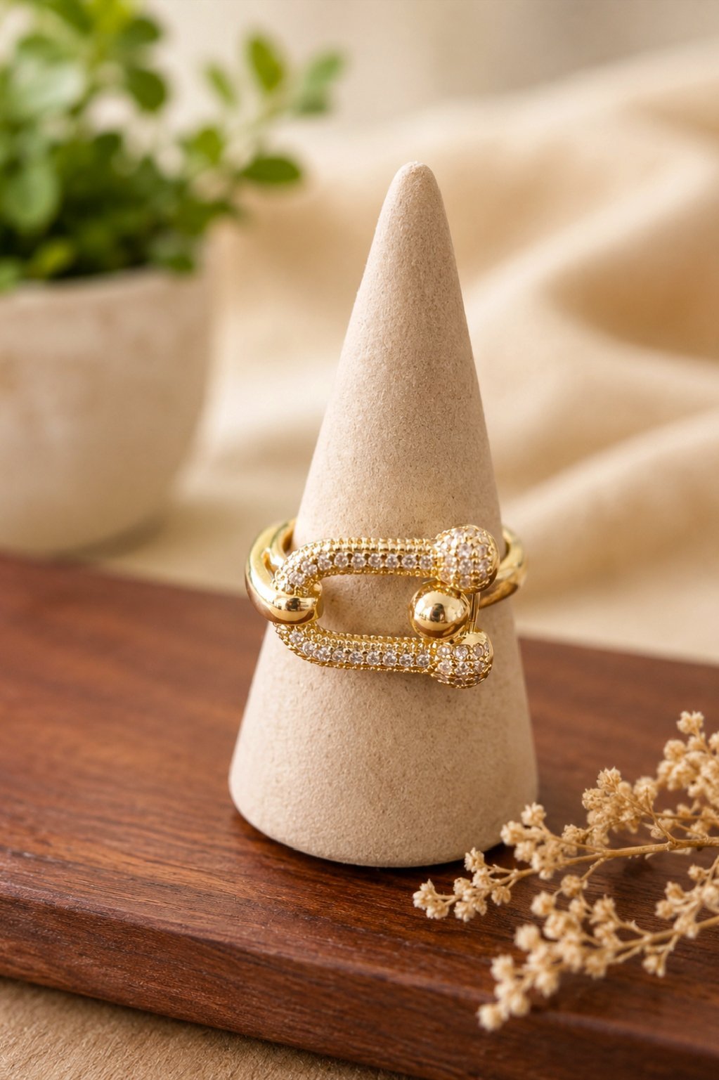 MJ Gold-Plated Link Spark Ring (size 8)