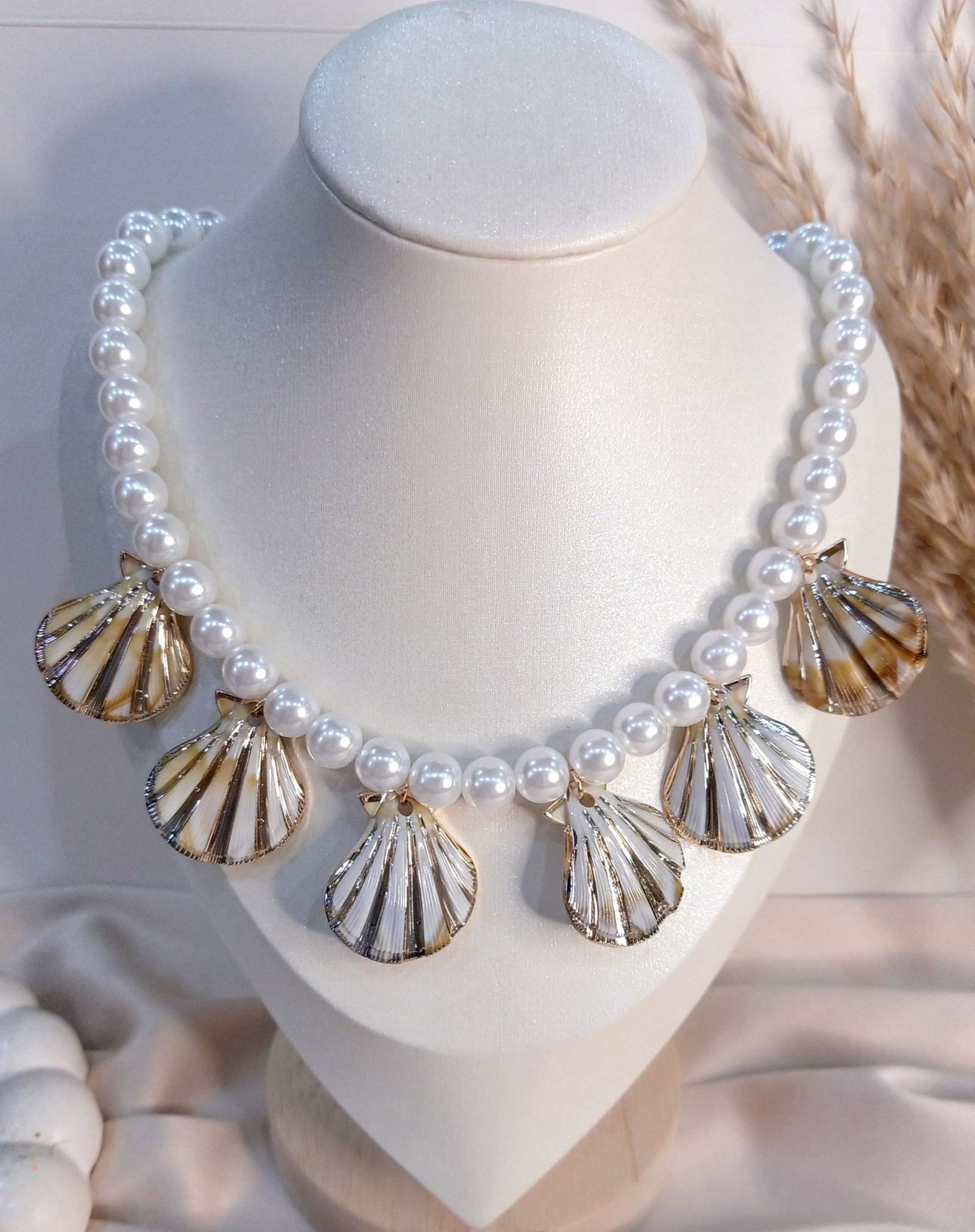 MJ Pearl Shell Necklace